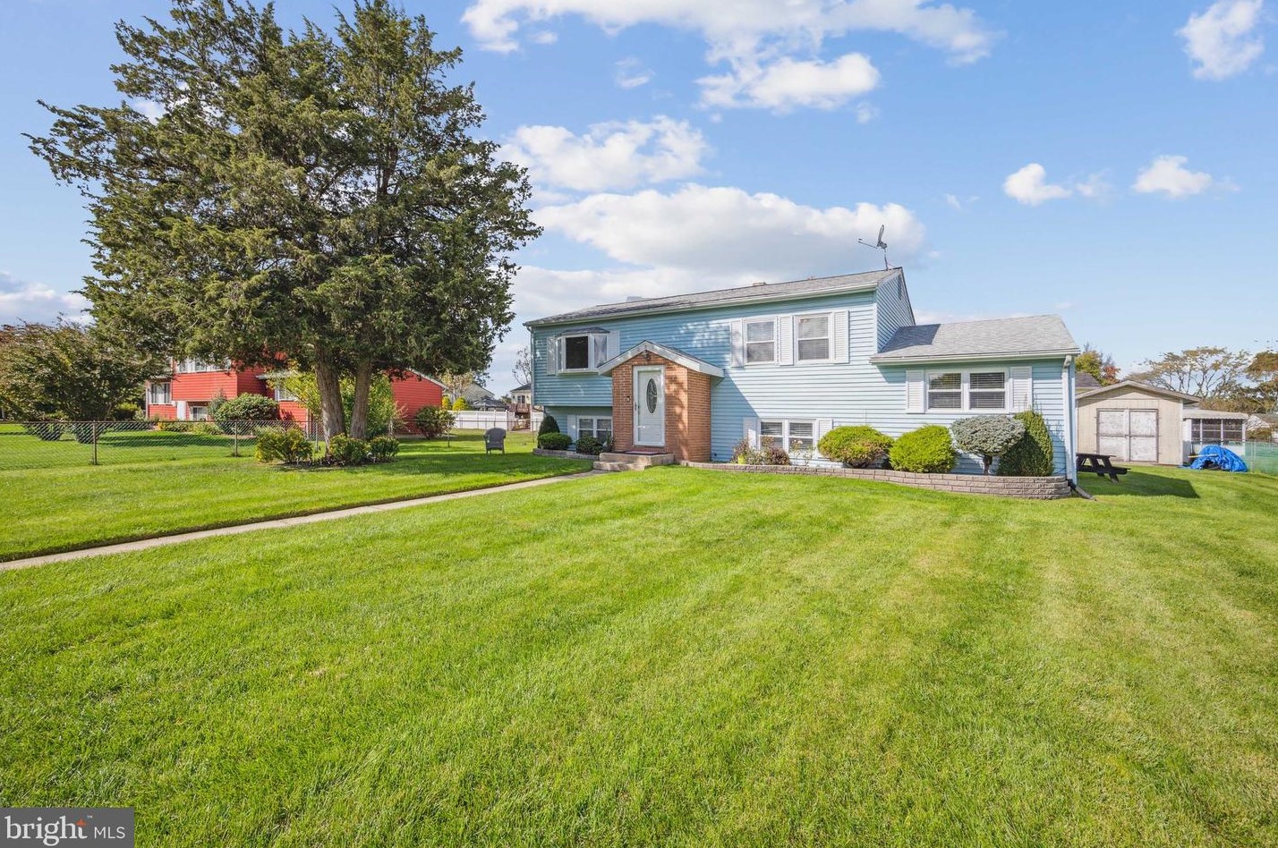 237 College Dr, Pemberton, NJ 08068