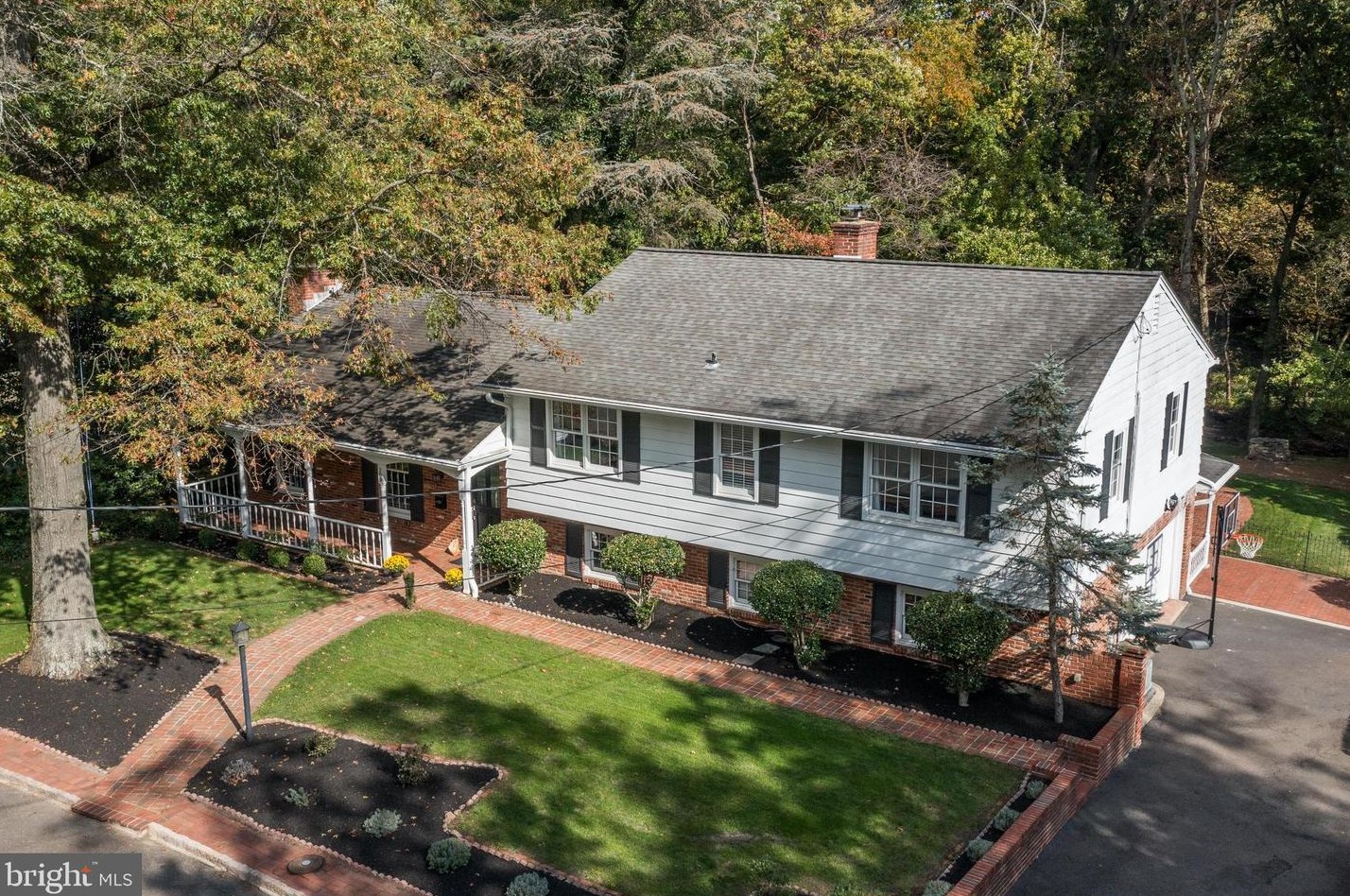 705 10th St, Riverton, NJ 08077