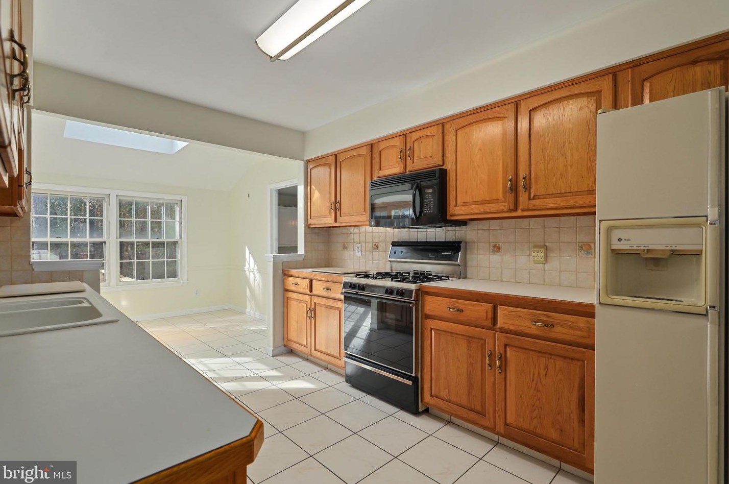 13 Lakeside Dr, Medford NJ  08055-9205 exterior