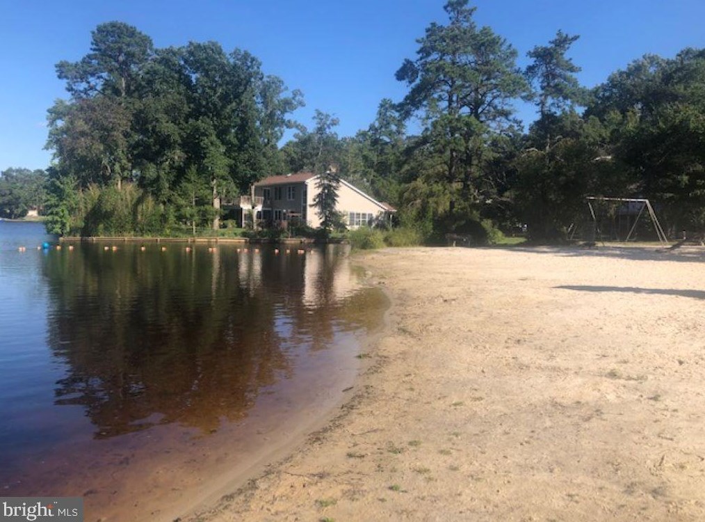 13 Lakeside Dr, Medford NJ  08055-9205 exterior