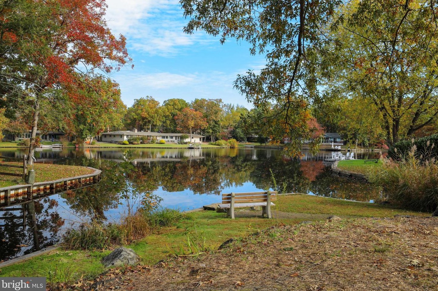 13 Lakeside Dr, Medford NJ  08055-9205 exterior