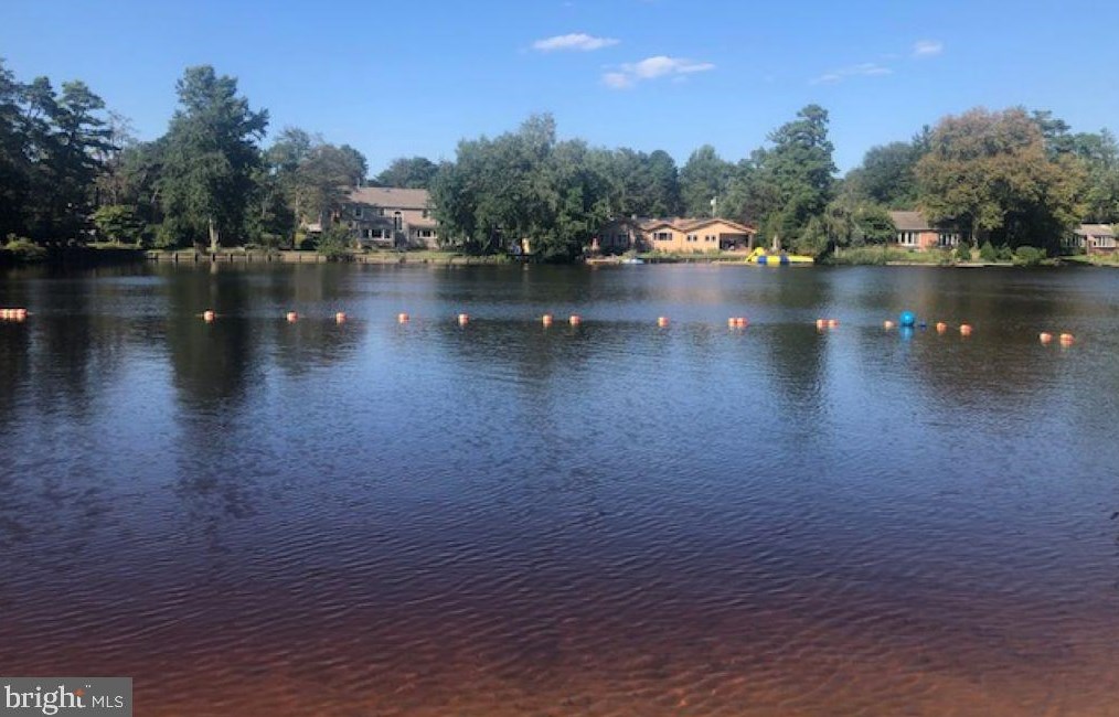 13 Lakeside Dr, Medford NJ  08055-9205 exterior