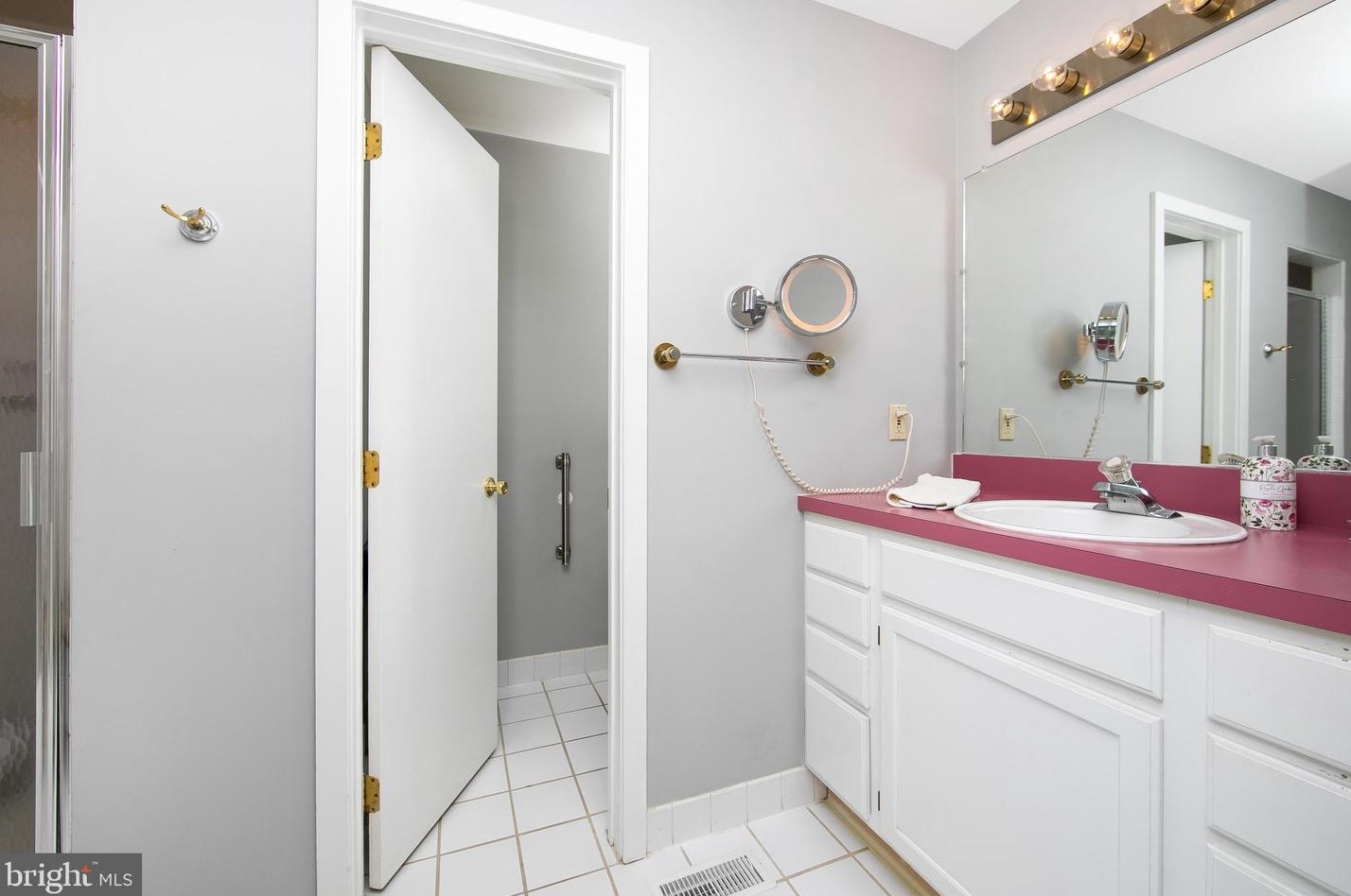 28 Centennial Dr, Medford NJ  08055-8139 exterior