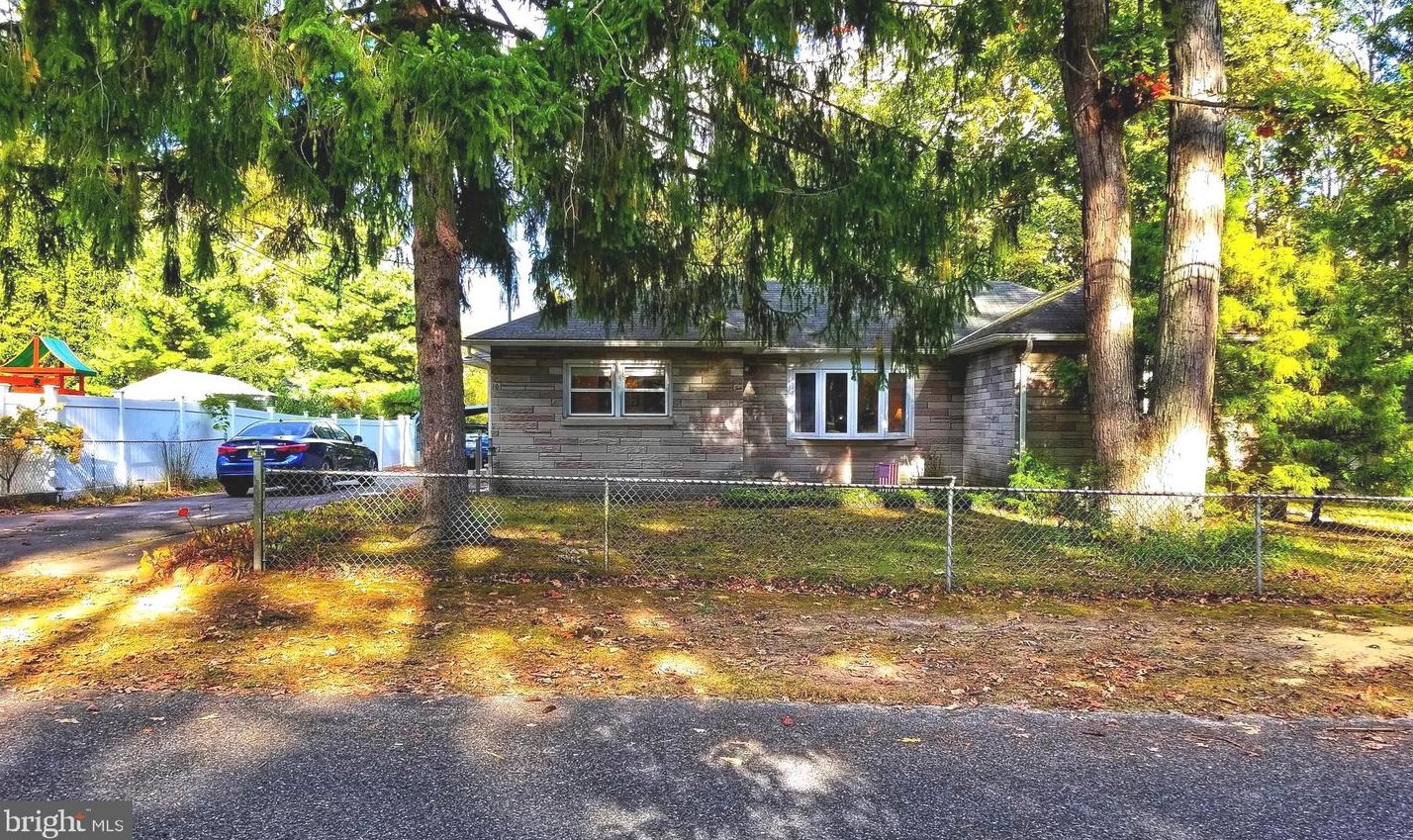 10 Oak Ave, Browns Mills, NJ 08015