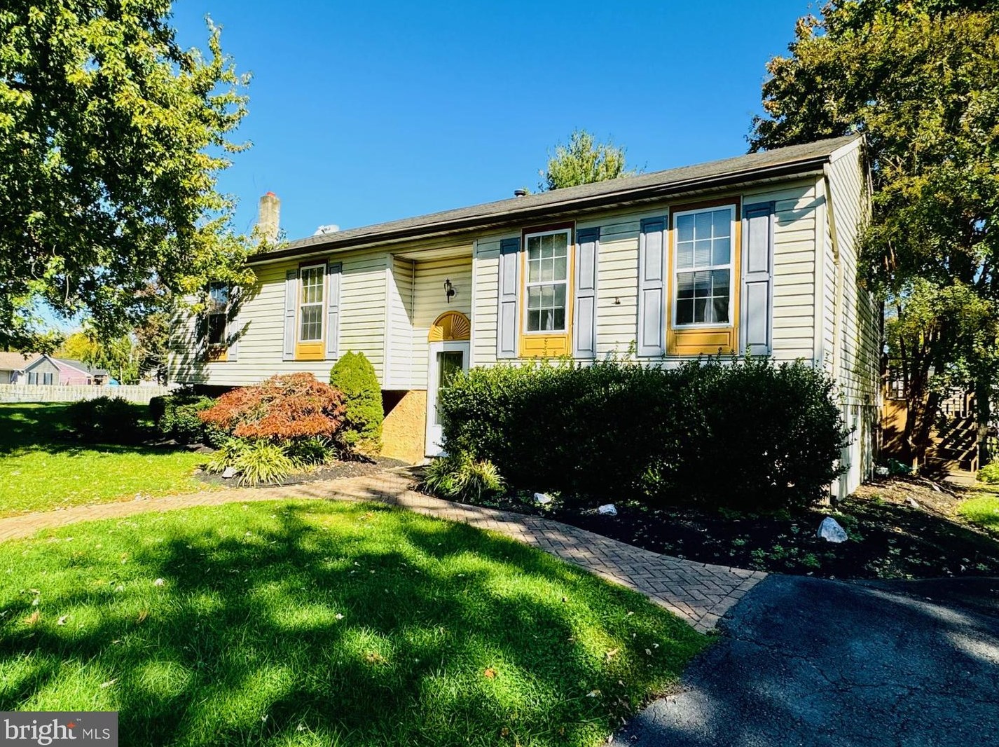 8 Ellis Ct, Cookstown, NJ 08511