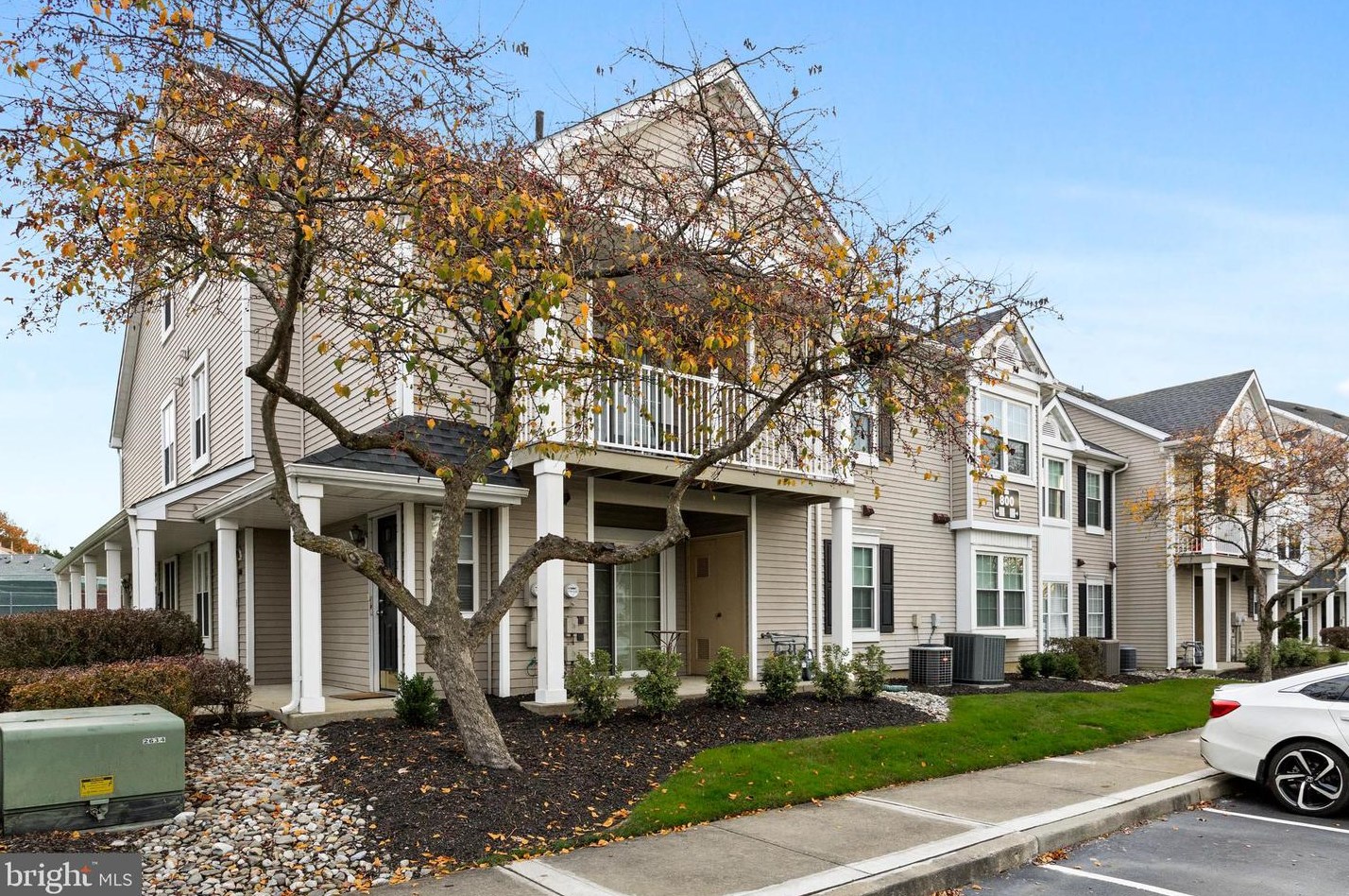 804 Saxony Dr, Mount Laurel, NJ 08054