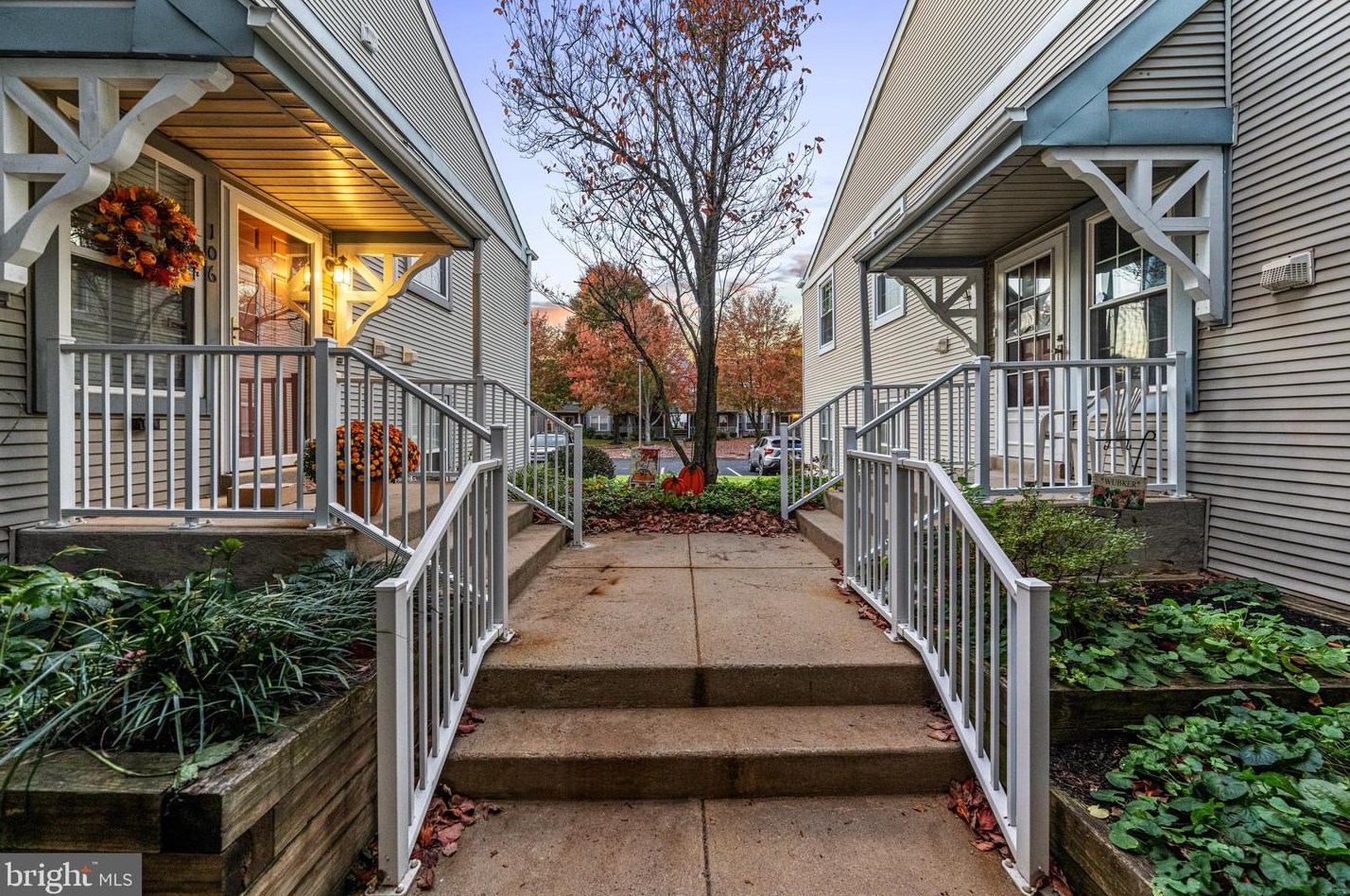107 Sweetwater Dr, Riverton, NJ 08077