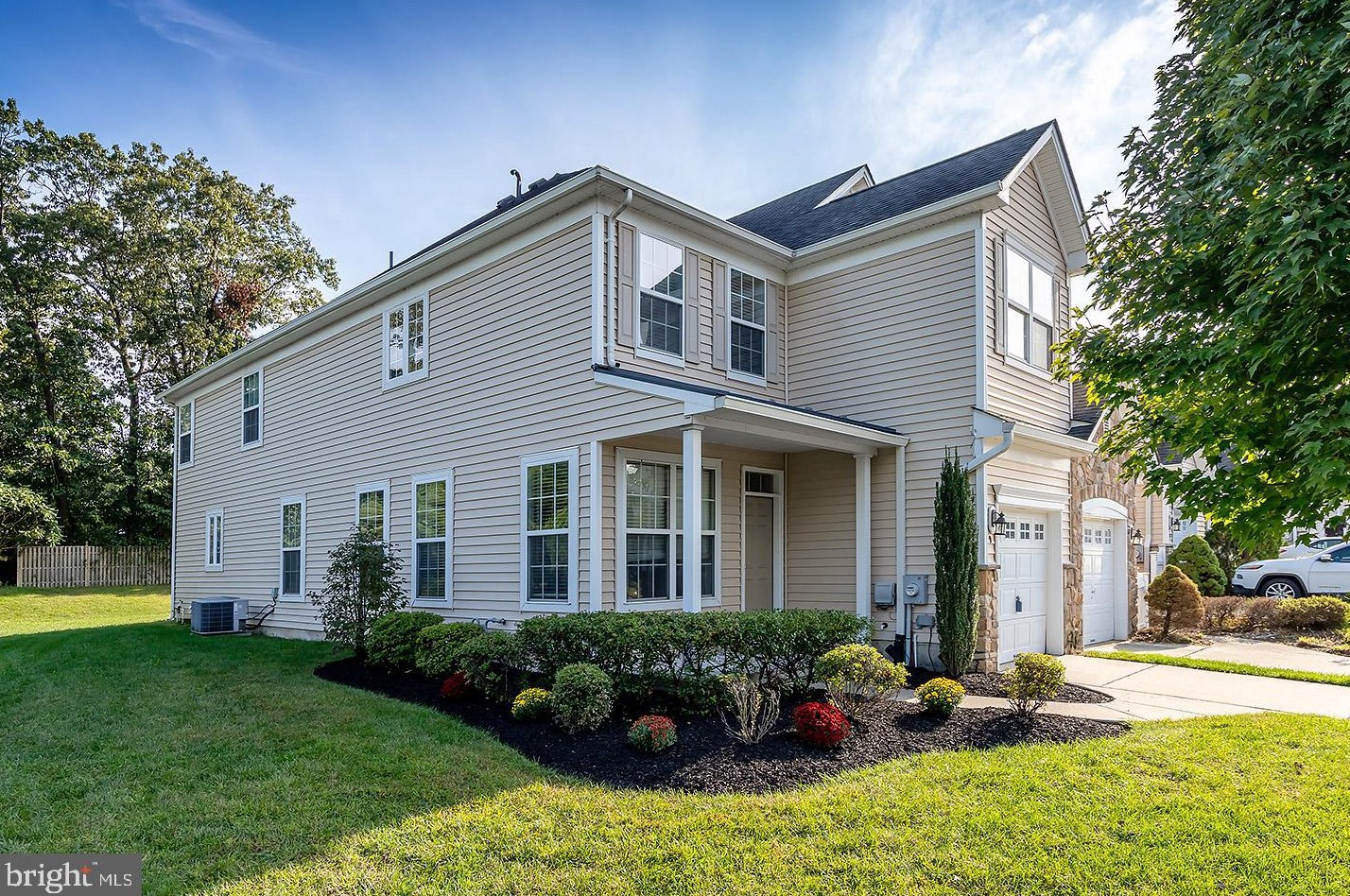 9 Stern Light Dr, Mount Laurel, NJ 08054
