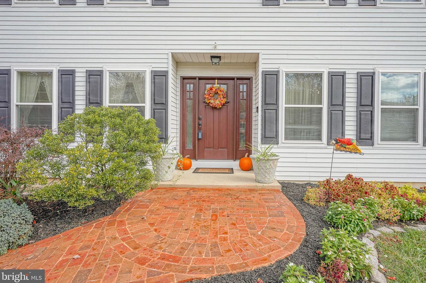 4 Shawns Way, Burlington, NJ 08016-1000