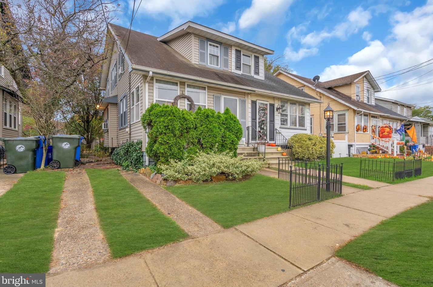 14 Morris Ave, Burlington, NJ 08016-2614