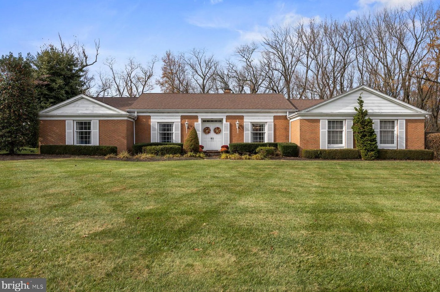 2 Hill Rd, Burlington, NJ 08016