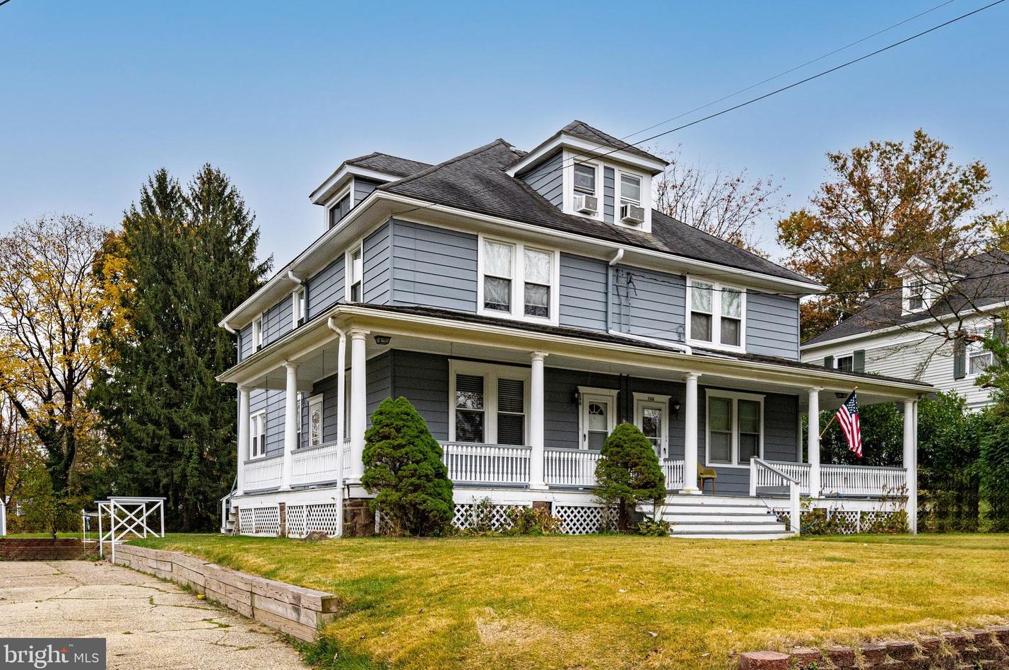 290 Linden St, Moorestown, NJ 08057-3623