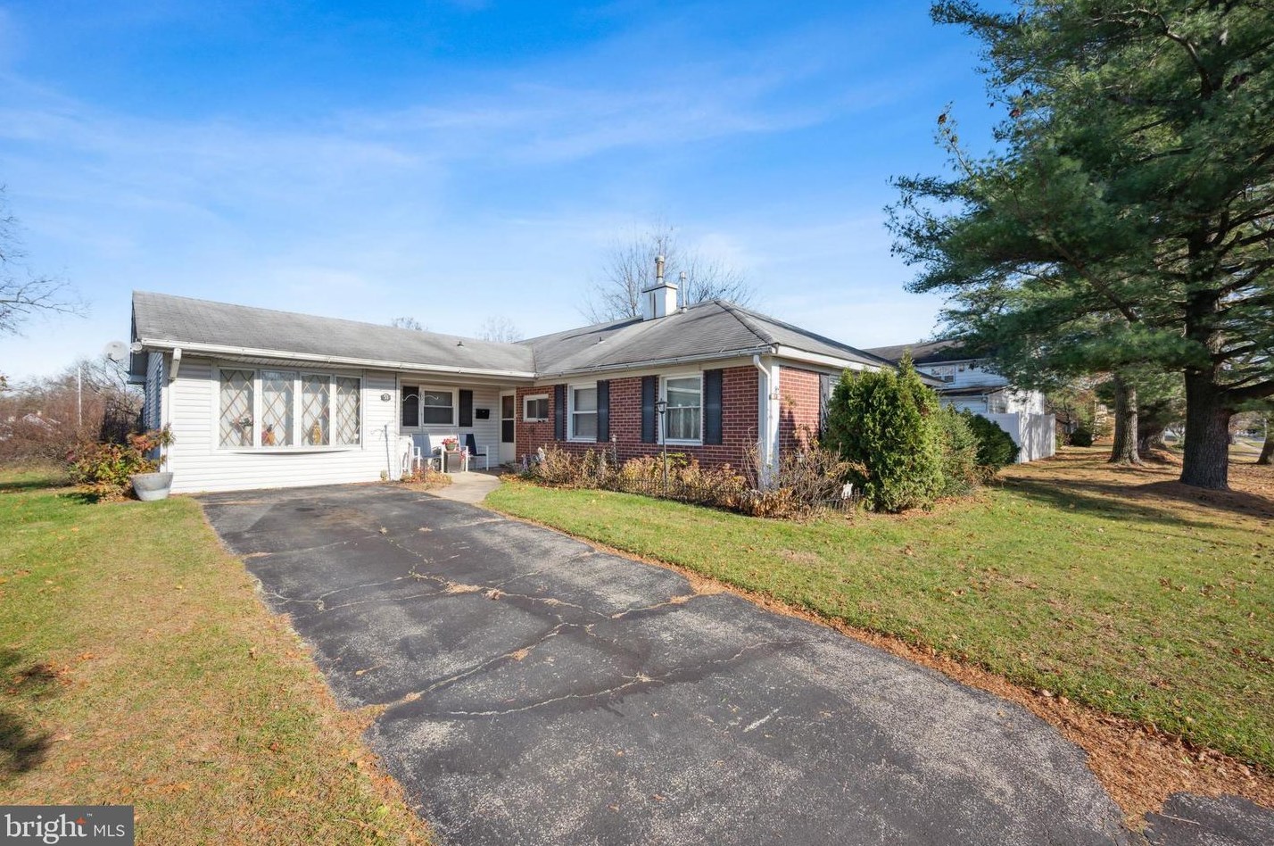 53 Pheasant Ln, Willingboro, NJ 08046-2752