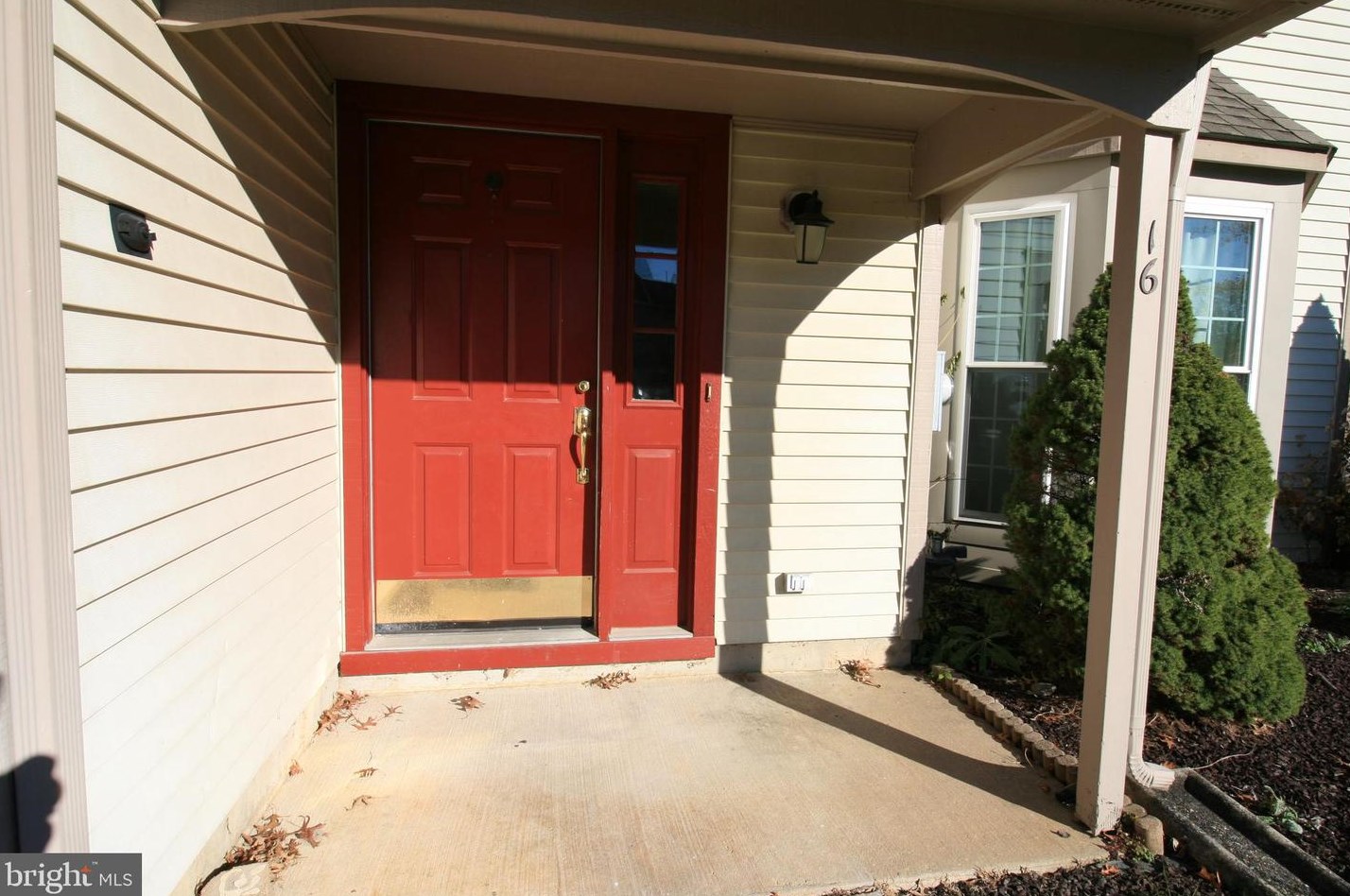 16 Alderton Ln, Mount Laurel, NJ 08054