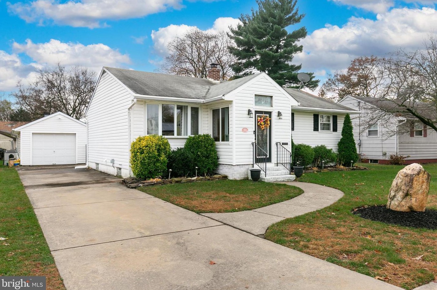 302 W Henry St, Palmyra, NJ 08065