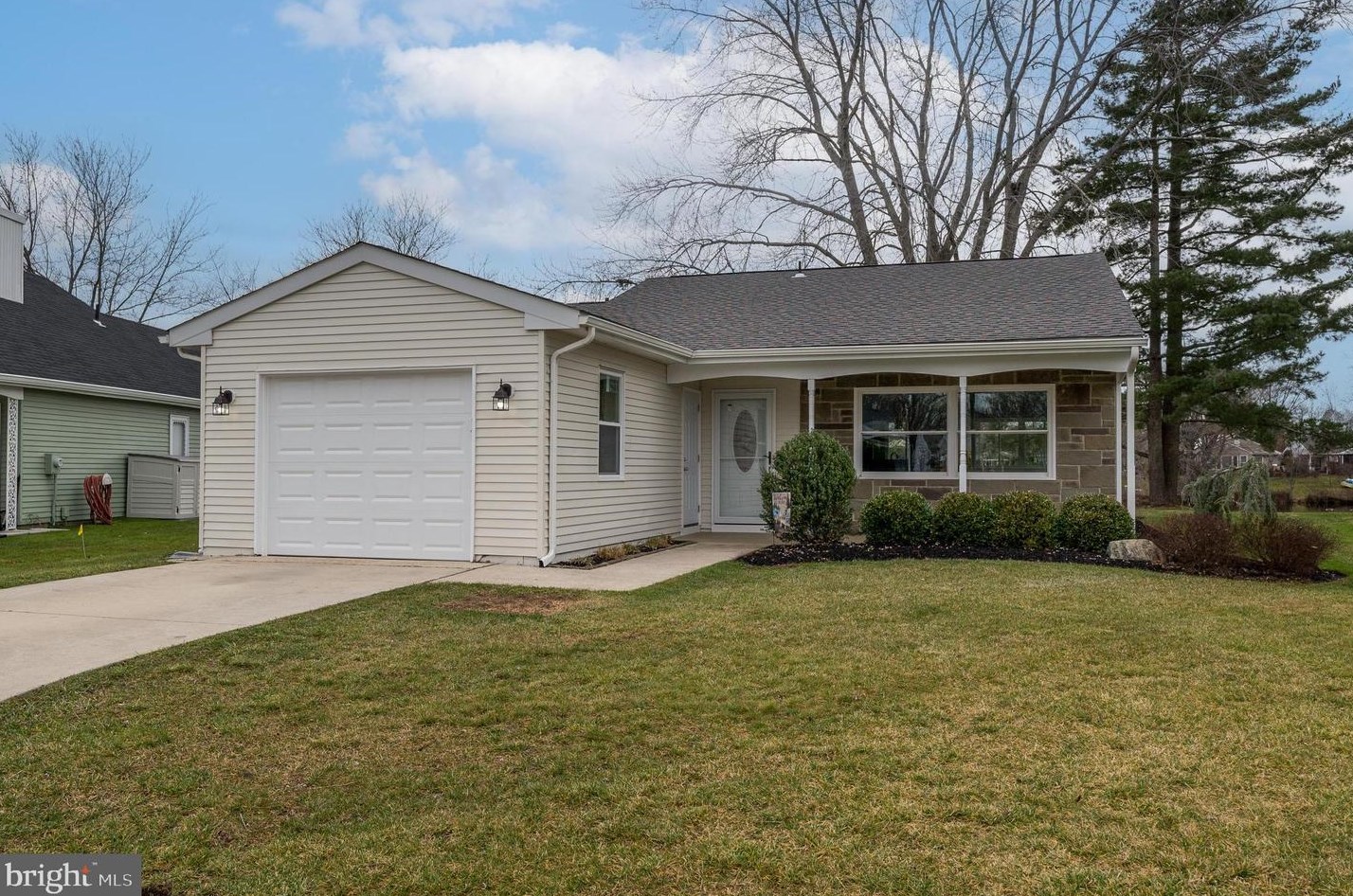 38 Chatham Pl, Southampton NJ  08088-1108 exterior