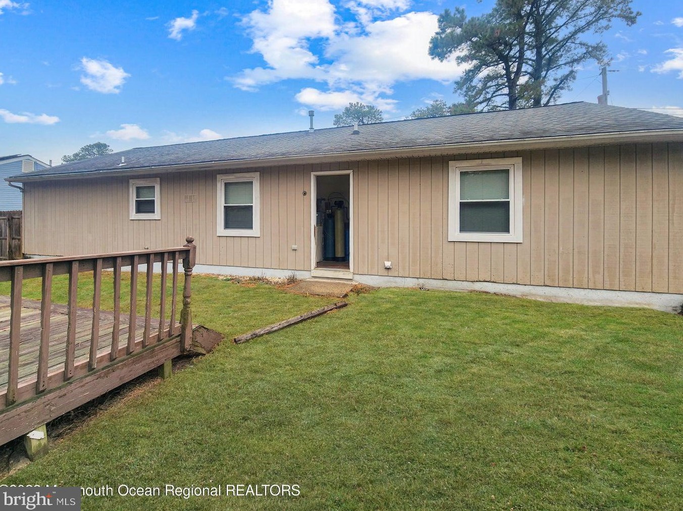 90 Tecumseh Trl, Browns Mills NJ  08015-6158 exterior