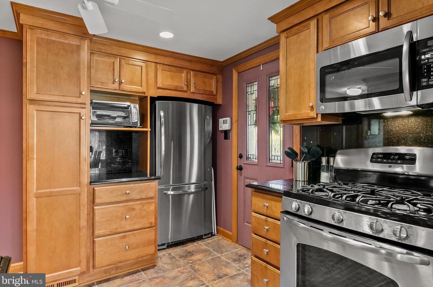 112 Fairfax Dr, Riverton NJ  08077-2133 exterior