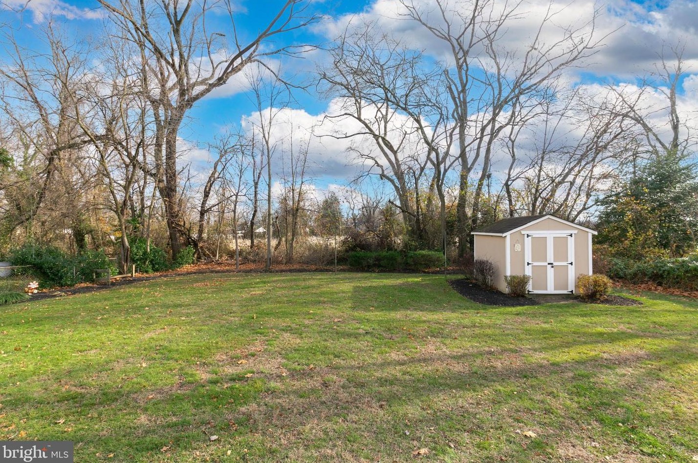 112 Fairfax Dr, Riverton NJ  08077-2133 exterior