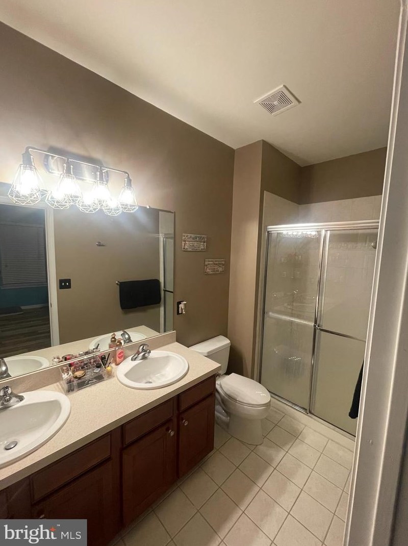 1831 Jason Dr, Riverton NJ  08077-1553 exterior