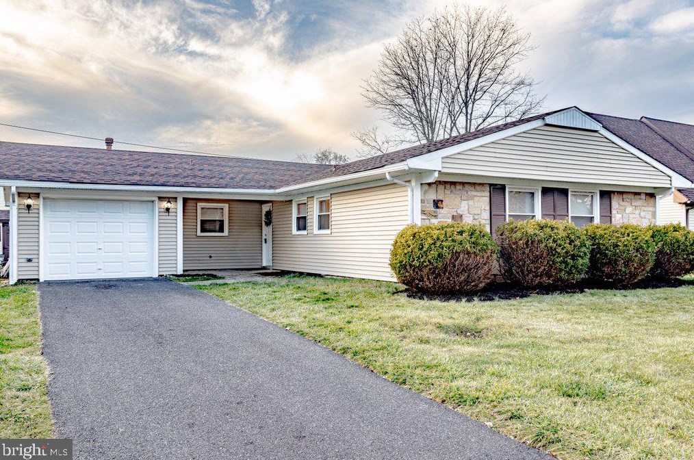 30 Goodwin Ln, Willingboro, NJ 08046-3222