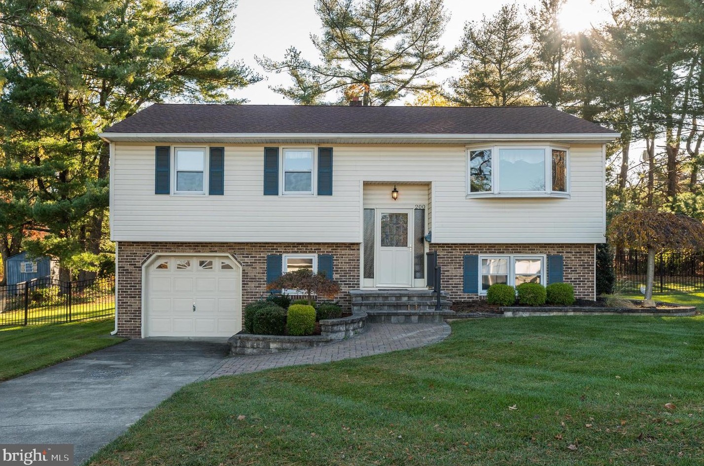 200 Stephen Dr, Riverton, NJ 08077-3276
