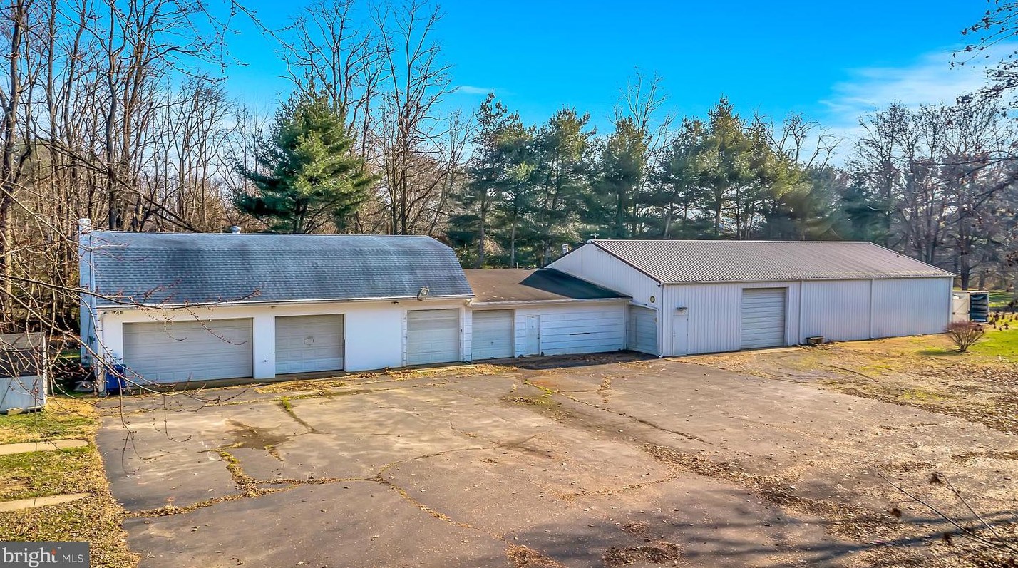 8 Newbold Ln, Chesterfield, NJ 08515-9606