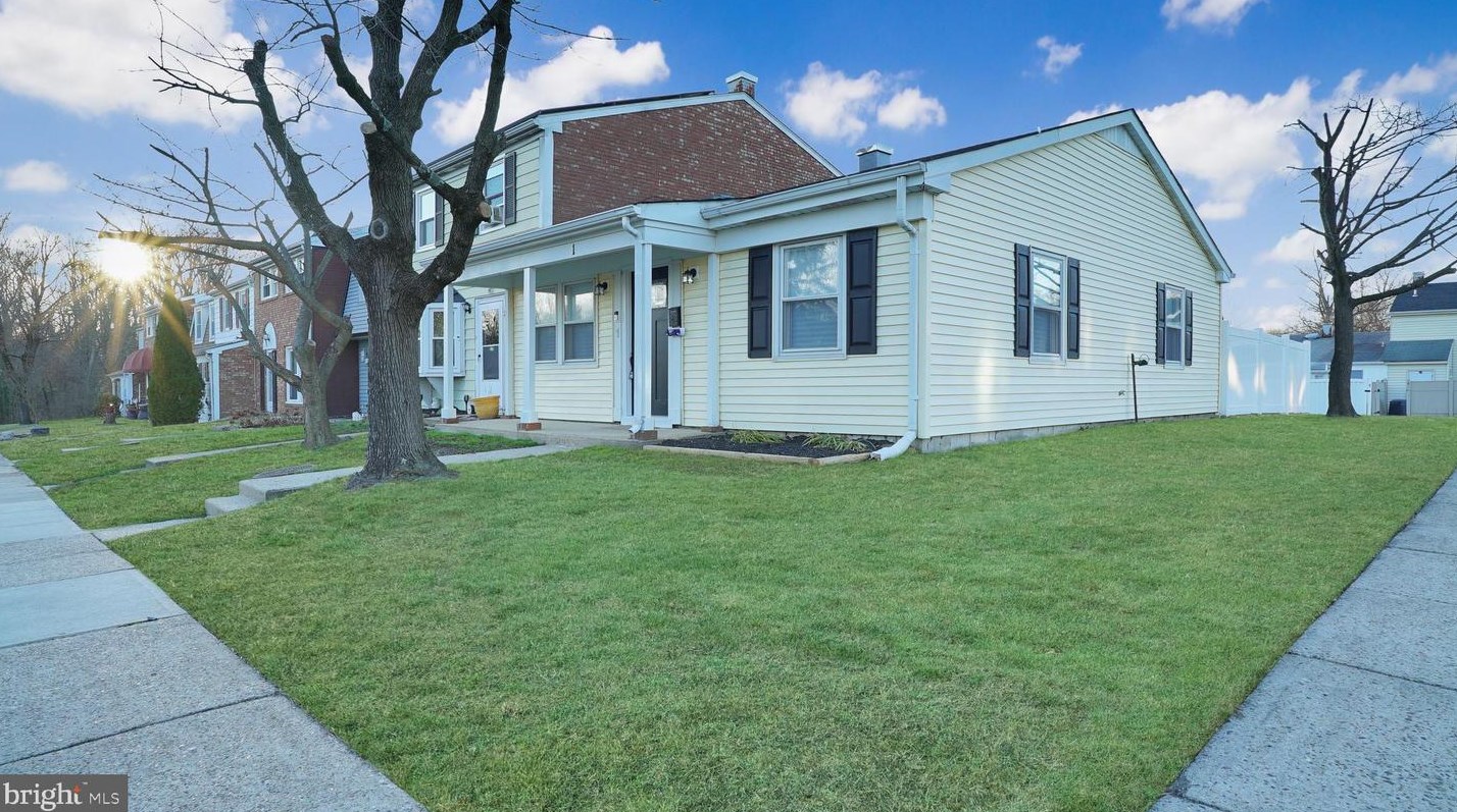 1 Fireside Ct, Willingboro, NJ 08046