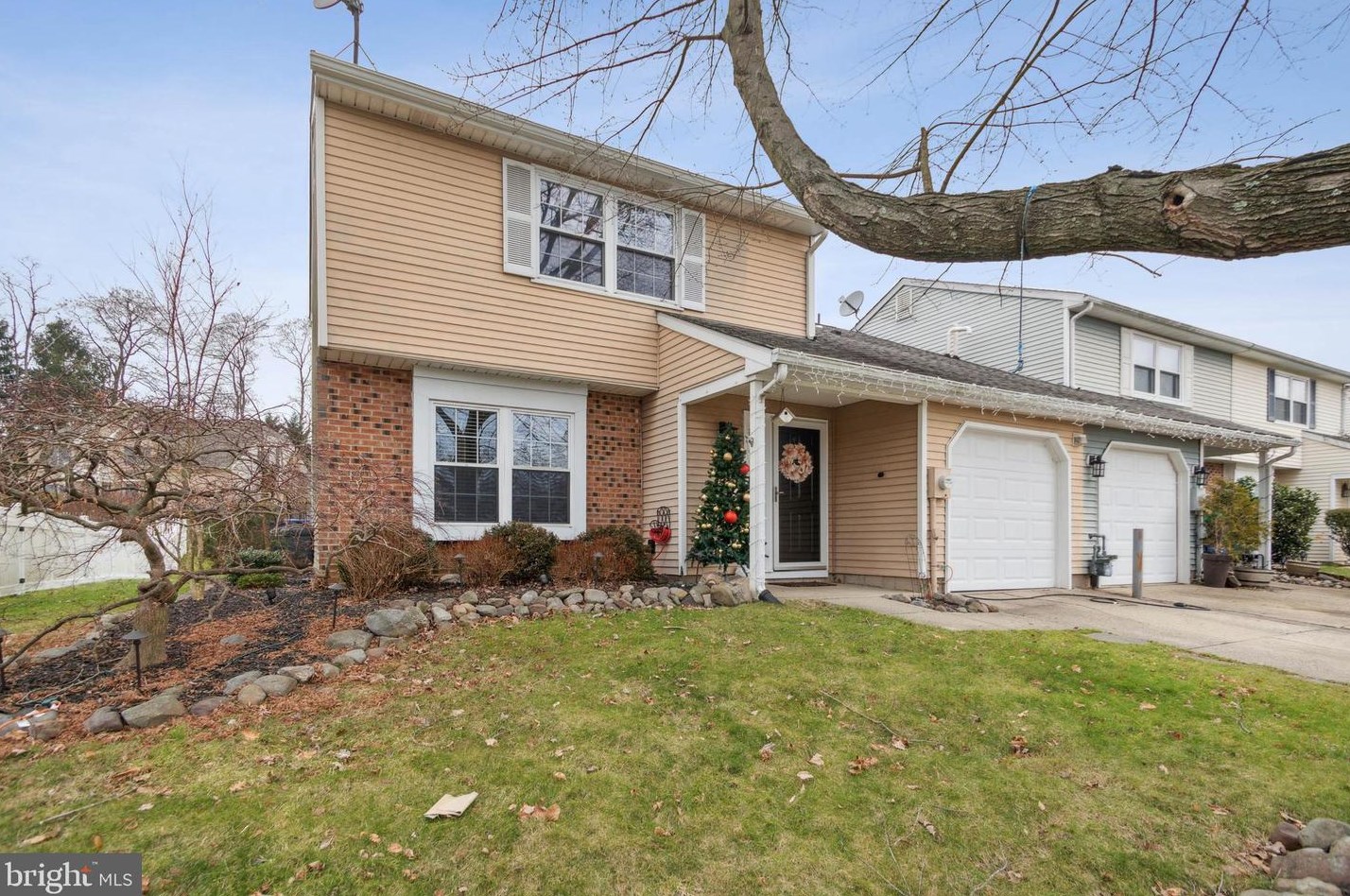 166 Stratton Ln, Mount Laurel, NJ 08054
