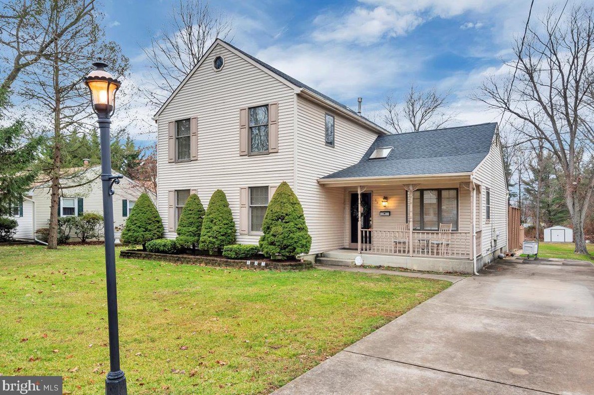 137 Center St, Moorestown, NJ 08057-1203