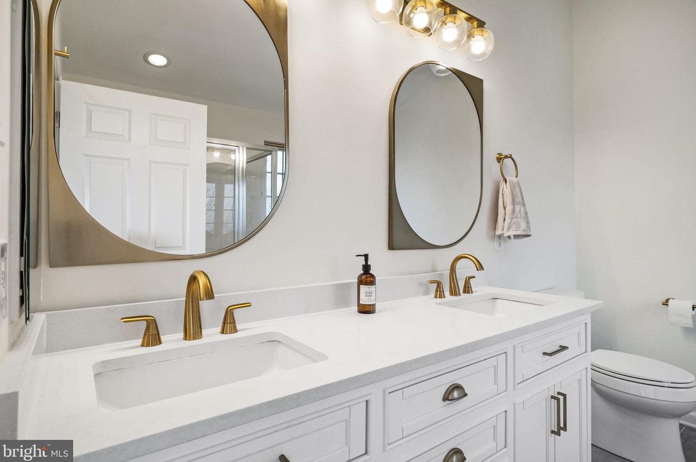 1578 Jason Dr, Riverton NJ  08077-1558 exterior