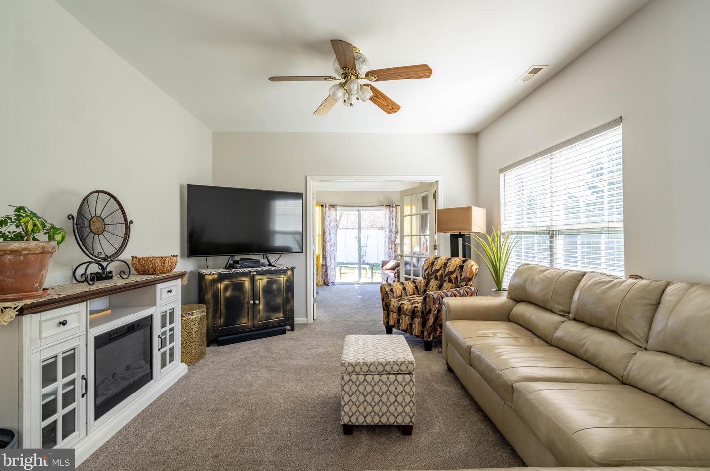 6 Madison Ct, Beverly NJ  08010-3126 exterior