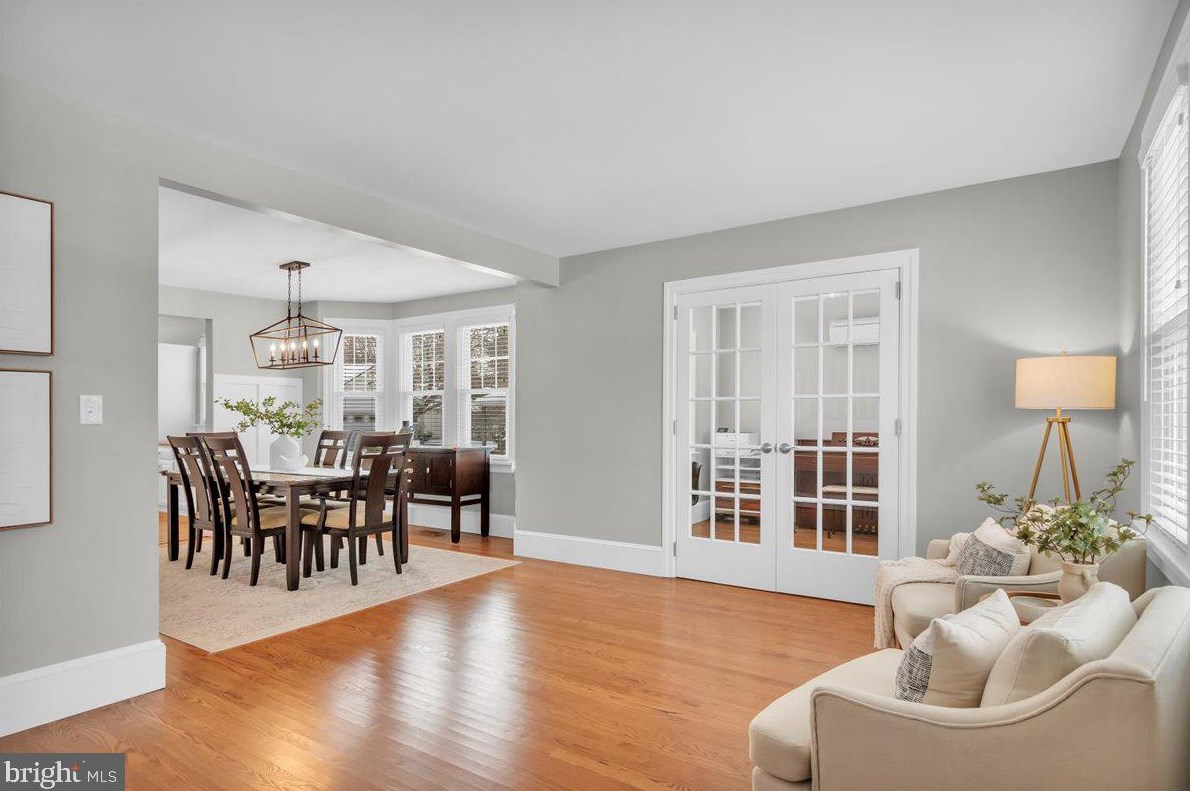 422 2nd St, Moorestown NJ  08057-3002 exterior