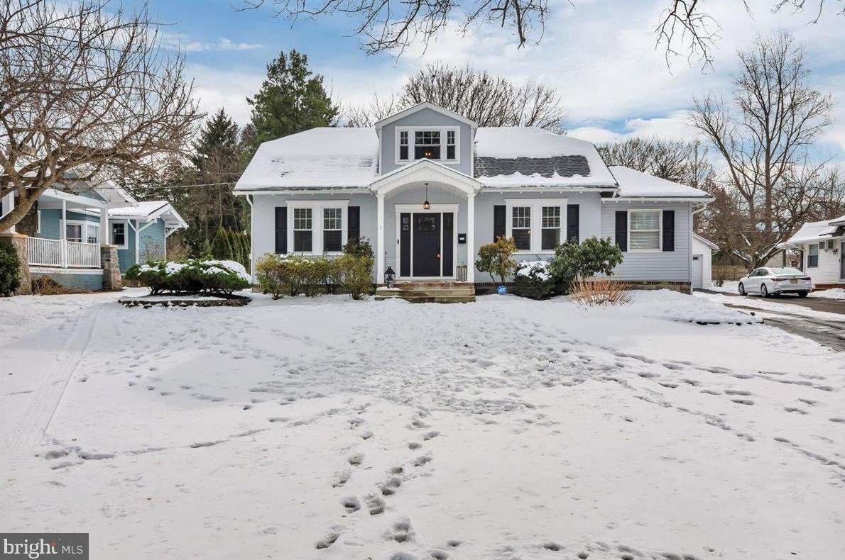 422 E 2nd St, Moorestown, NJ 08057