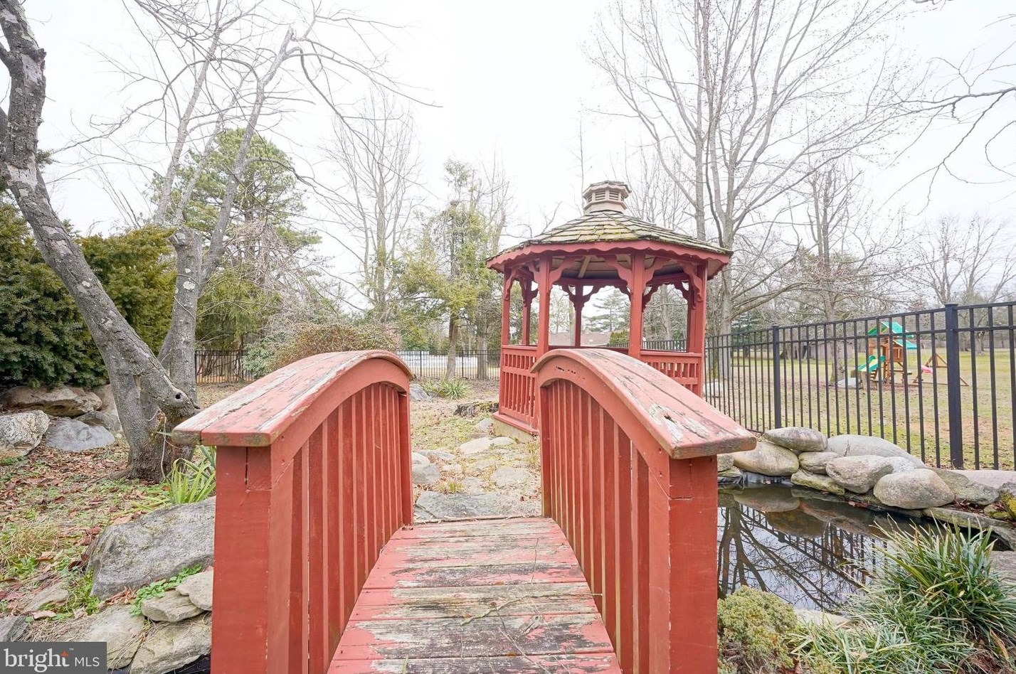 607 Union Mill Rd, Mount Laurel NJ  08054-9515 exterior