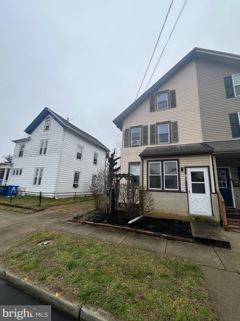 122 Pine St, Beverly, NJ 08010