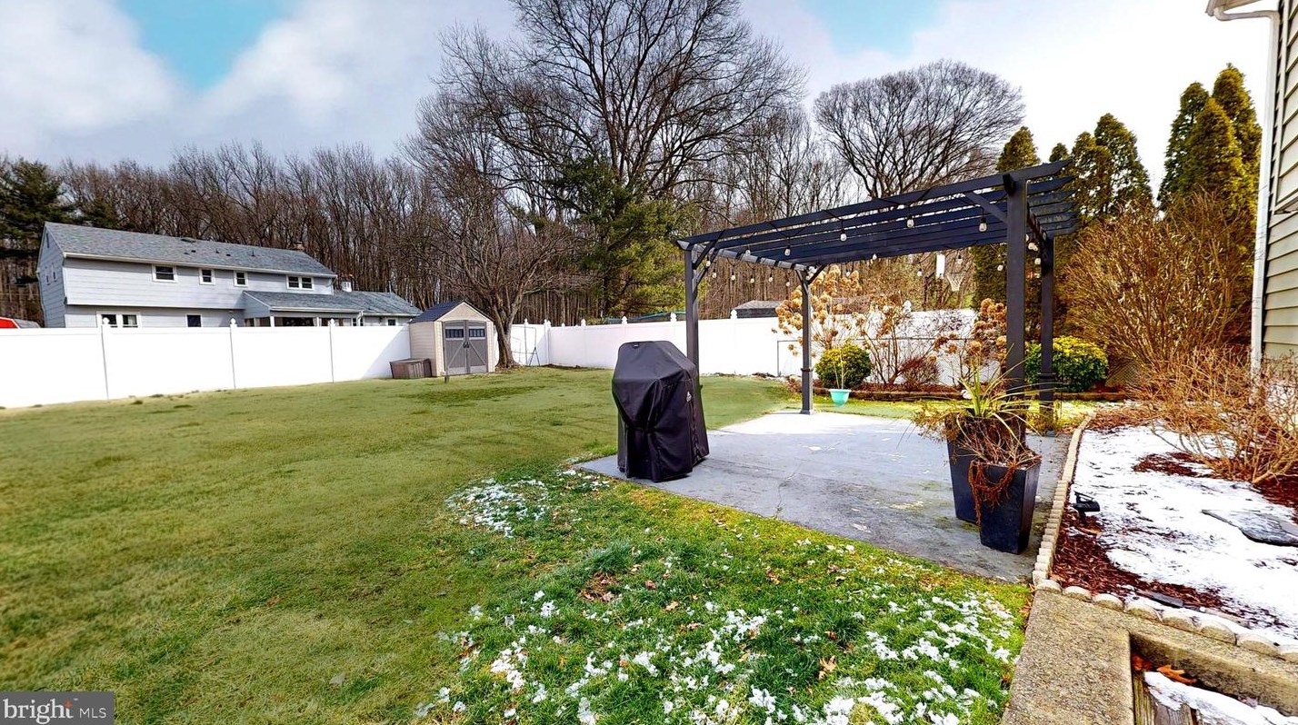 108 Chatham Rd, Mount Laurel NJ  08054-1002 exterior