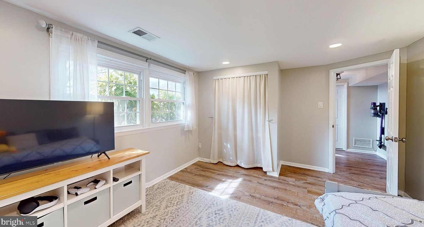 108 Chatham Rd, Mount Laurel NJ  08054-1002 exterior