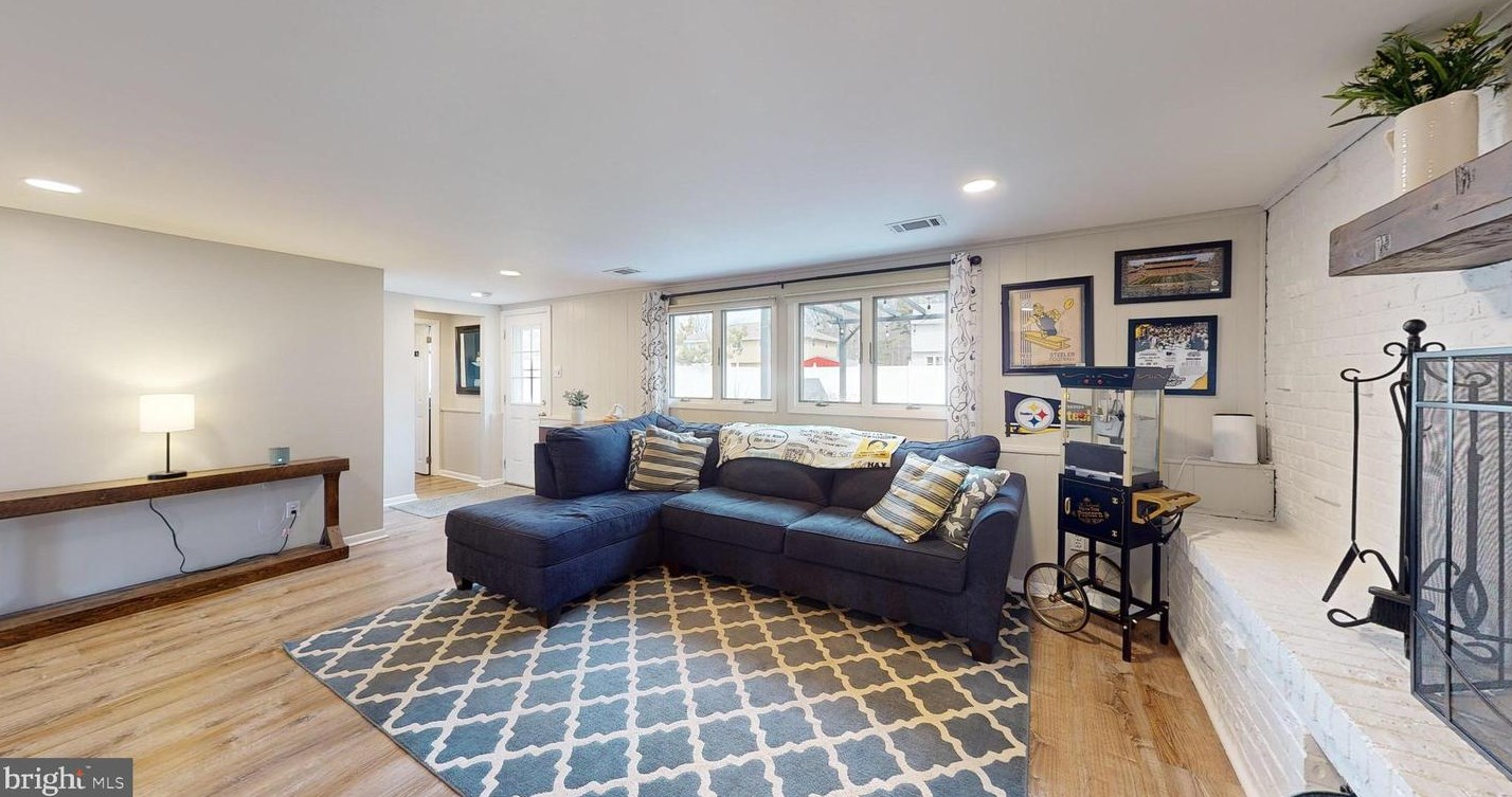 108 Chatham Rd, Mount Laurel NJ  08054-1002 exterior
