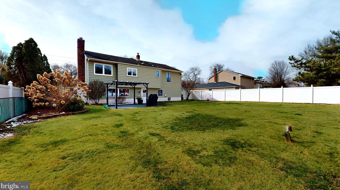 108 Chatham Rd, Mount Laurel NJ  08054-1002 exterior