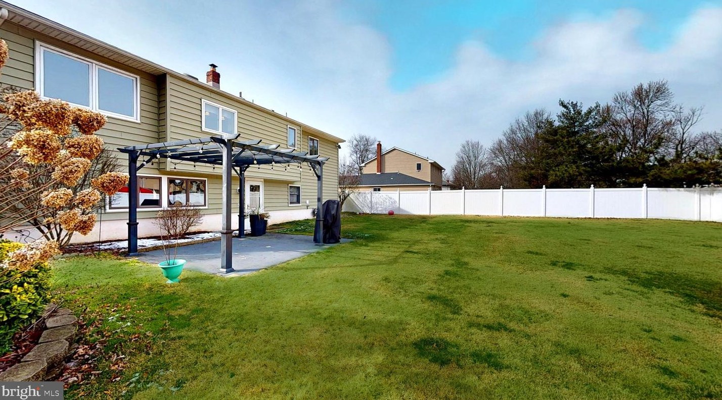 108 Chatham Rd, Mount Laurel NJ  08054-1002 exterior