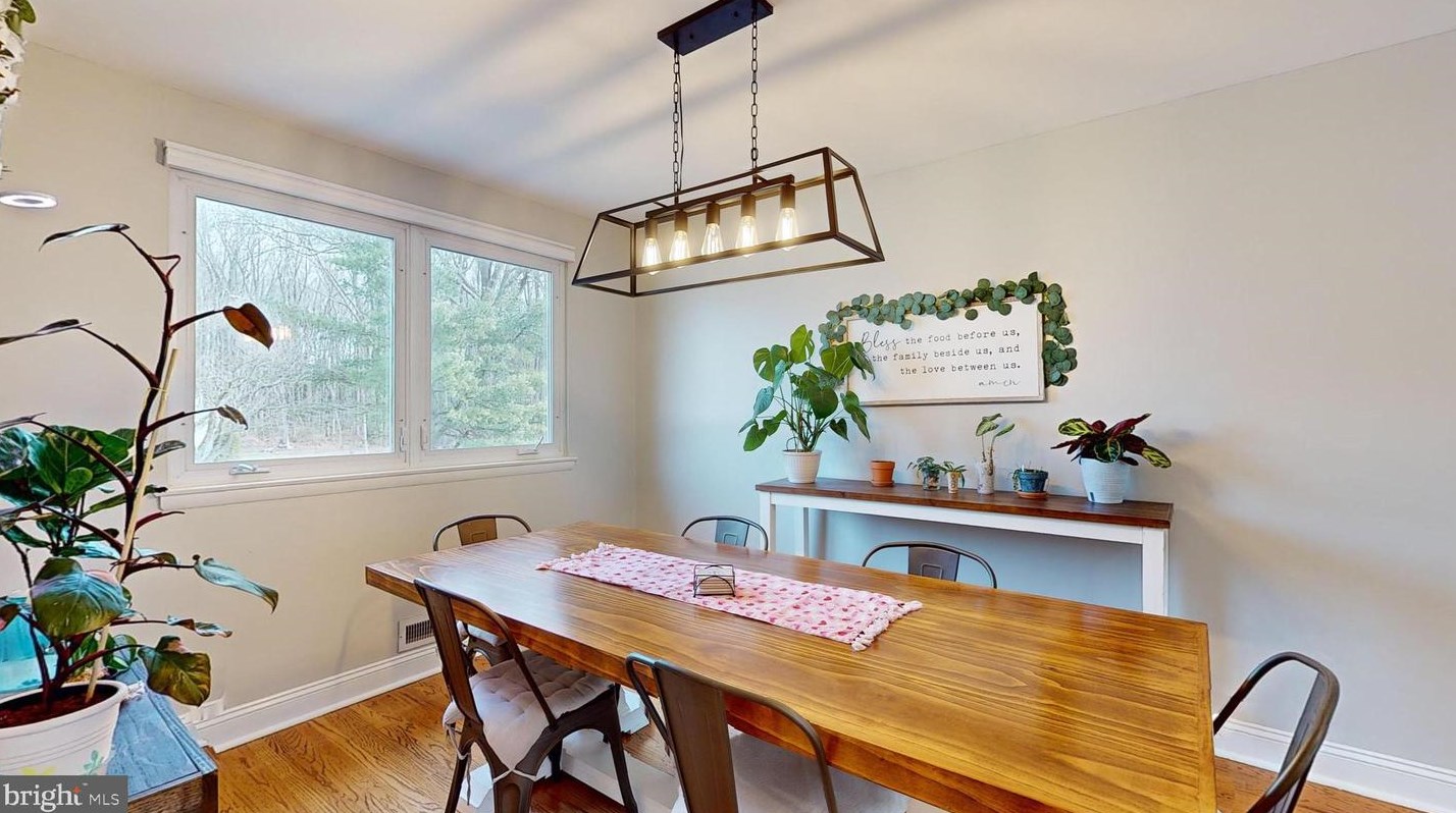 108 Chatham Rd, Mount Laurel NJ  08054-1002 exterior
