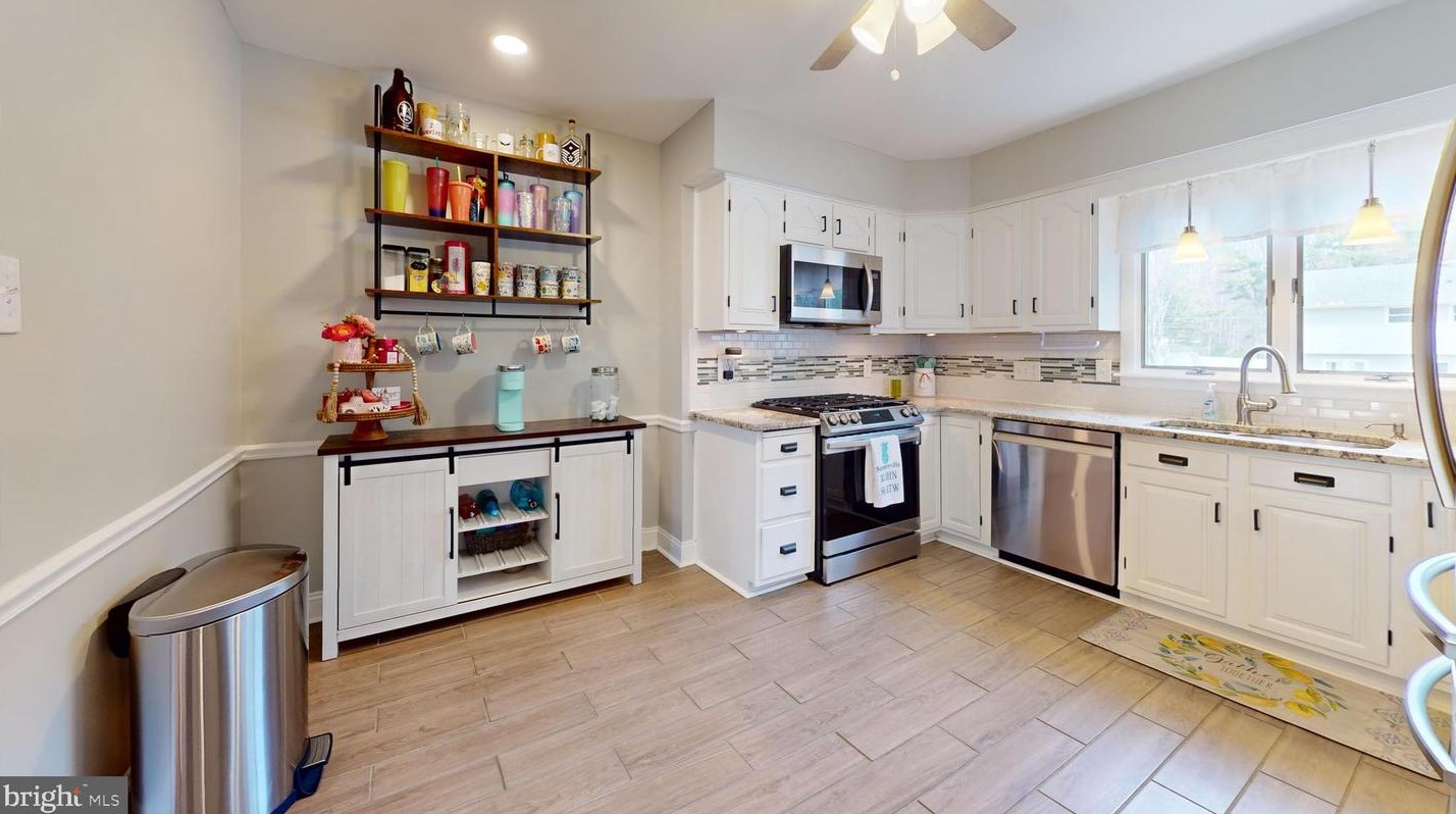 108 Chatham Rd, Mount Laurel NJ  08054-1002 exterior