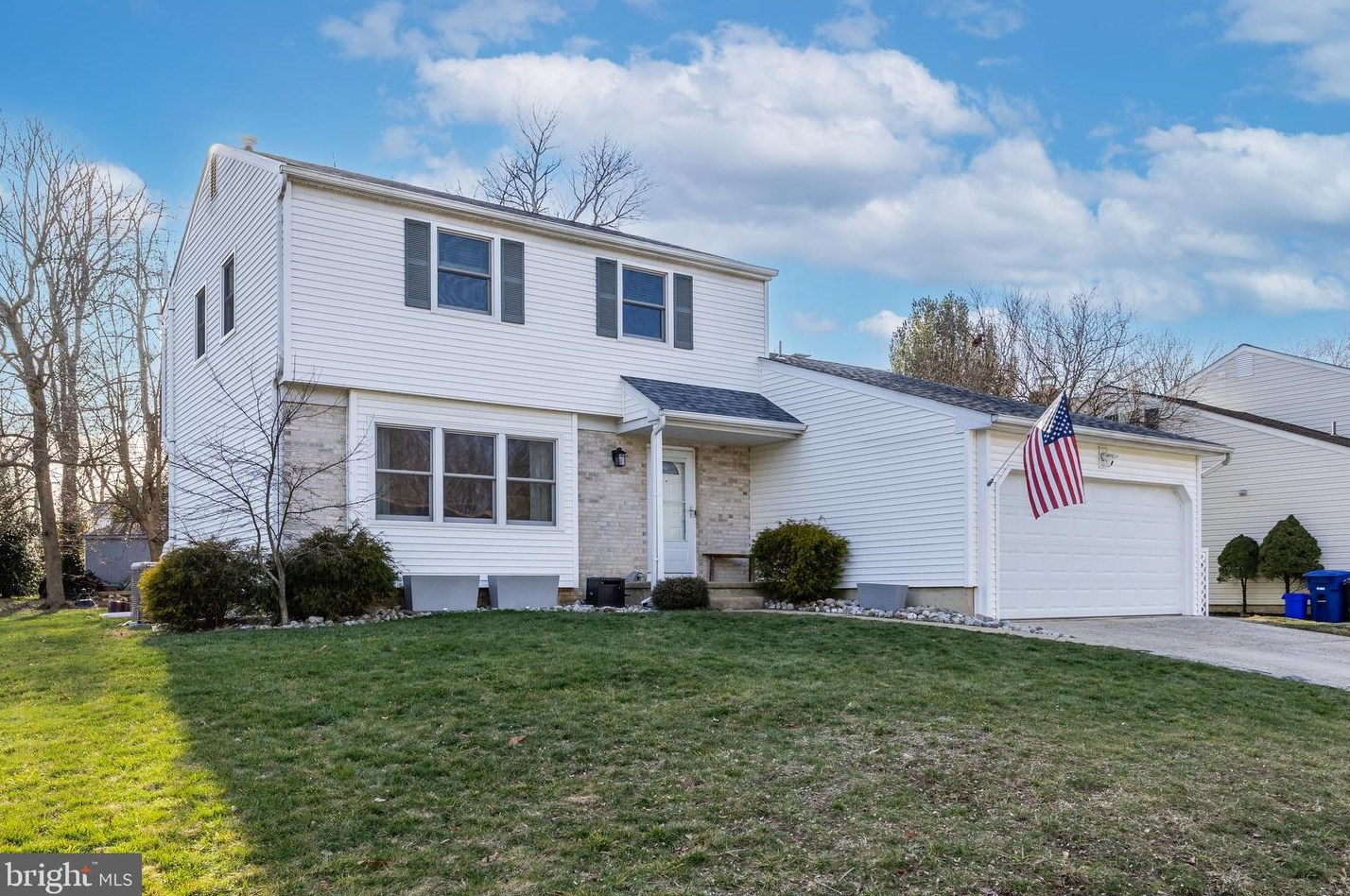 16 Mindy Dr, Moorestown, NJ 08057
