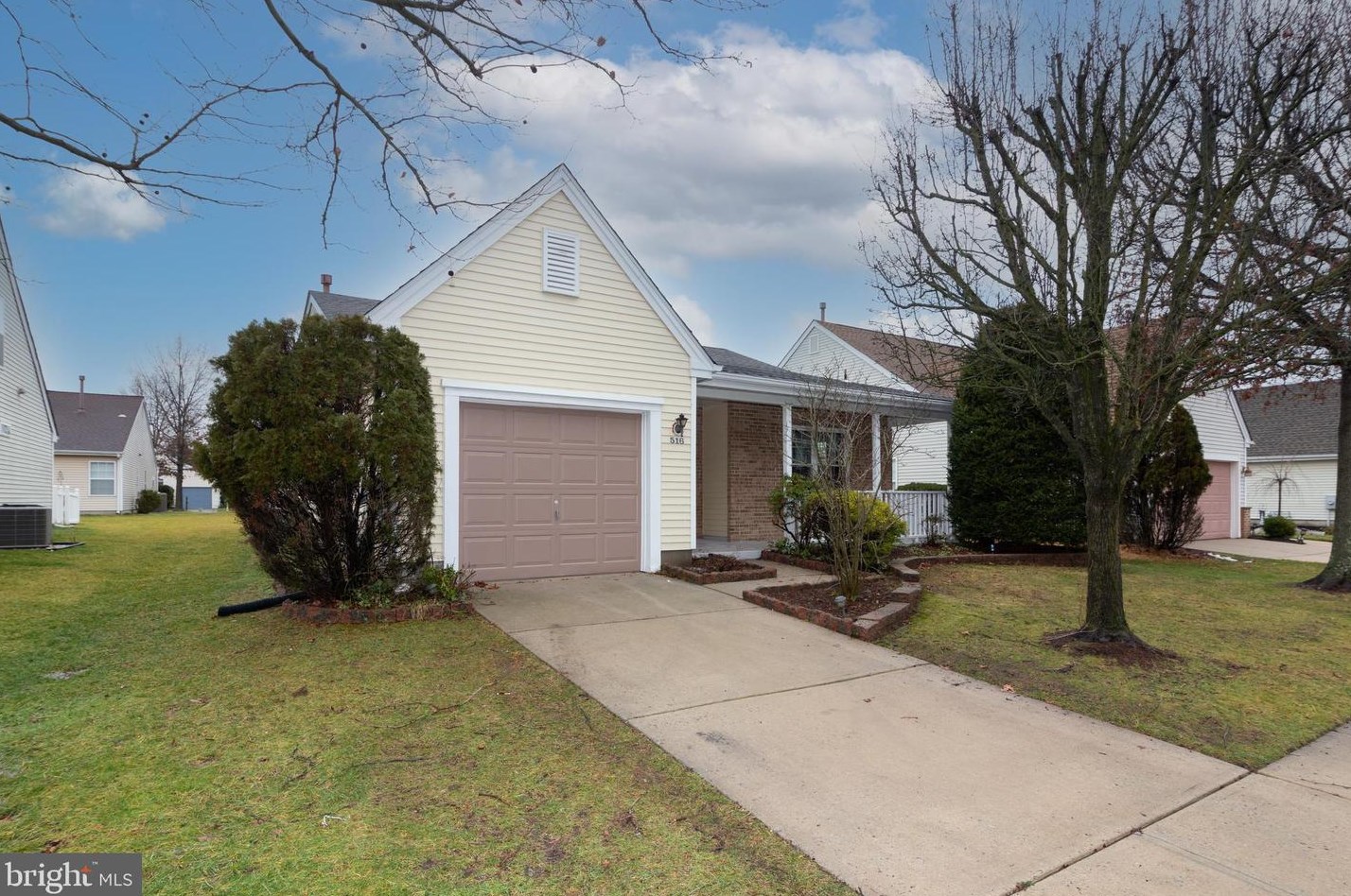 516 Hydrangea Dr, Mount Laurel, NJ 08054