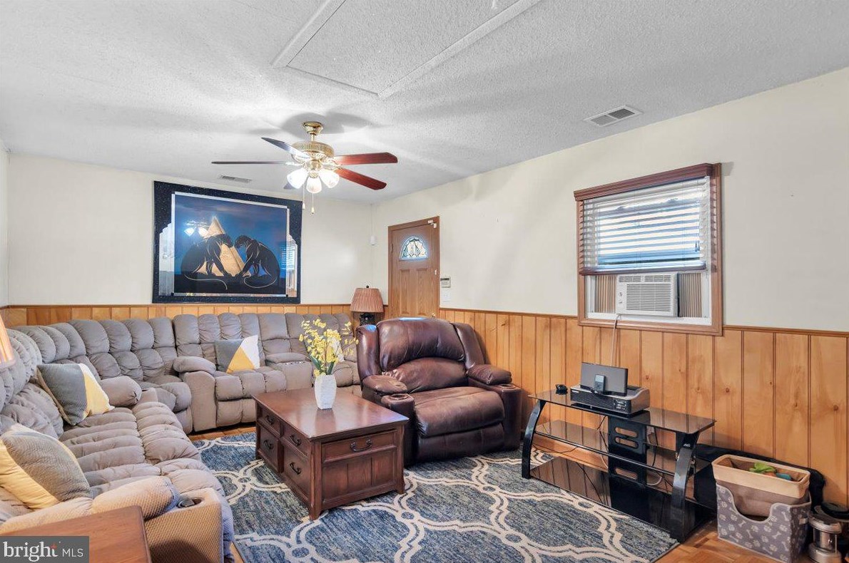 15 Goodwin Ln, Willingboro NJ  08046-3221 exterior