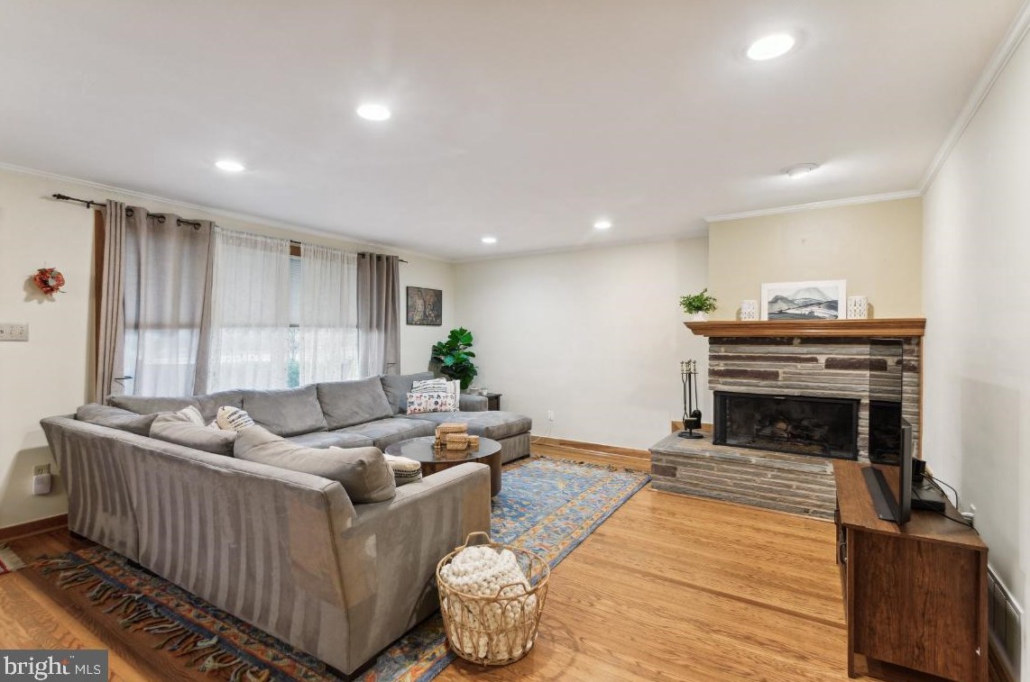 602 Camden Ave, Moorestown NJ  08057-2242 exterior