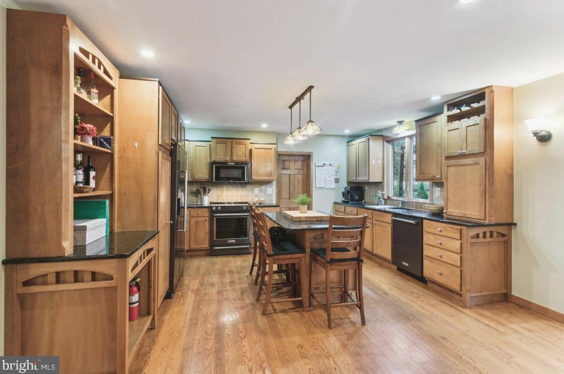 602 Camden Ave, Moorestown NJ  08057-2242 exterior