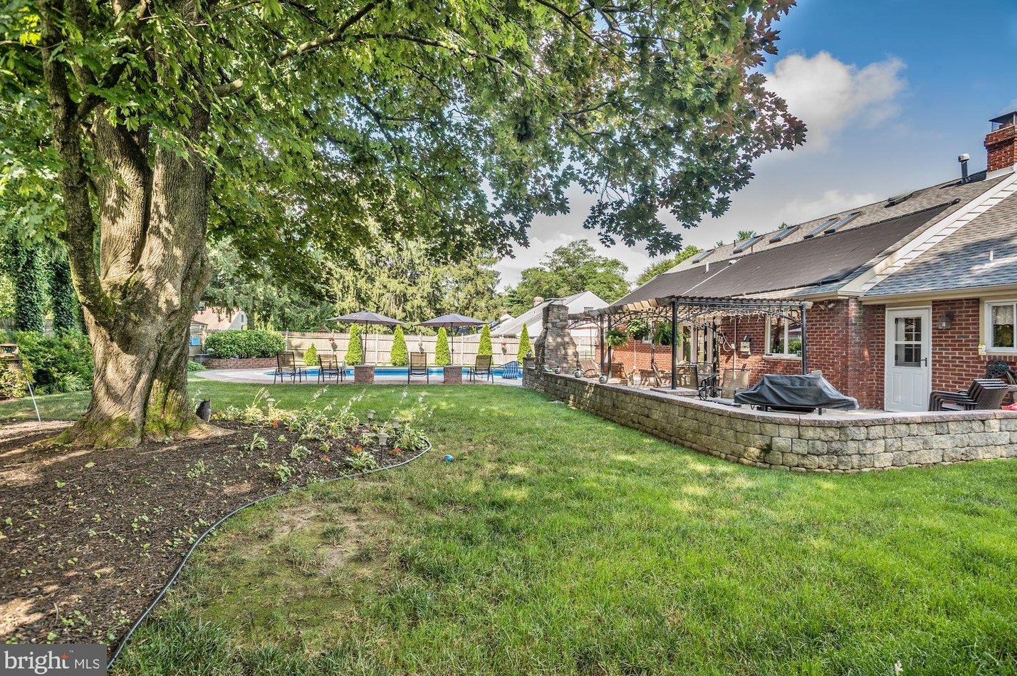 602 Camden Ave, Moorestown NJ  08057-2242 exterior