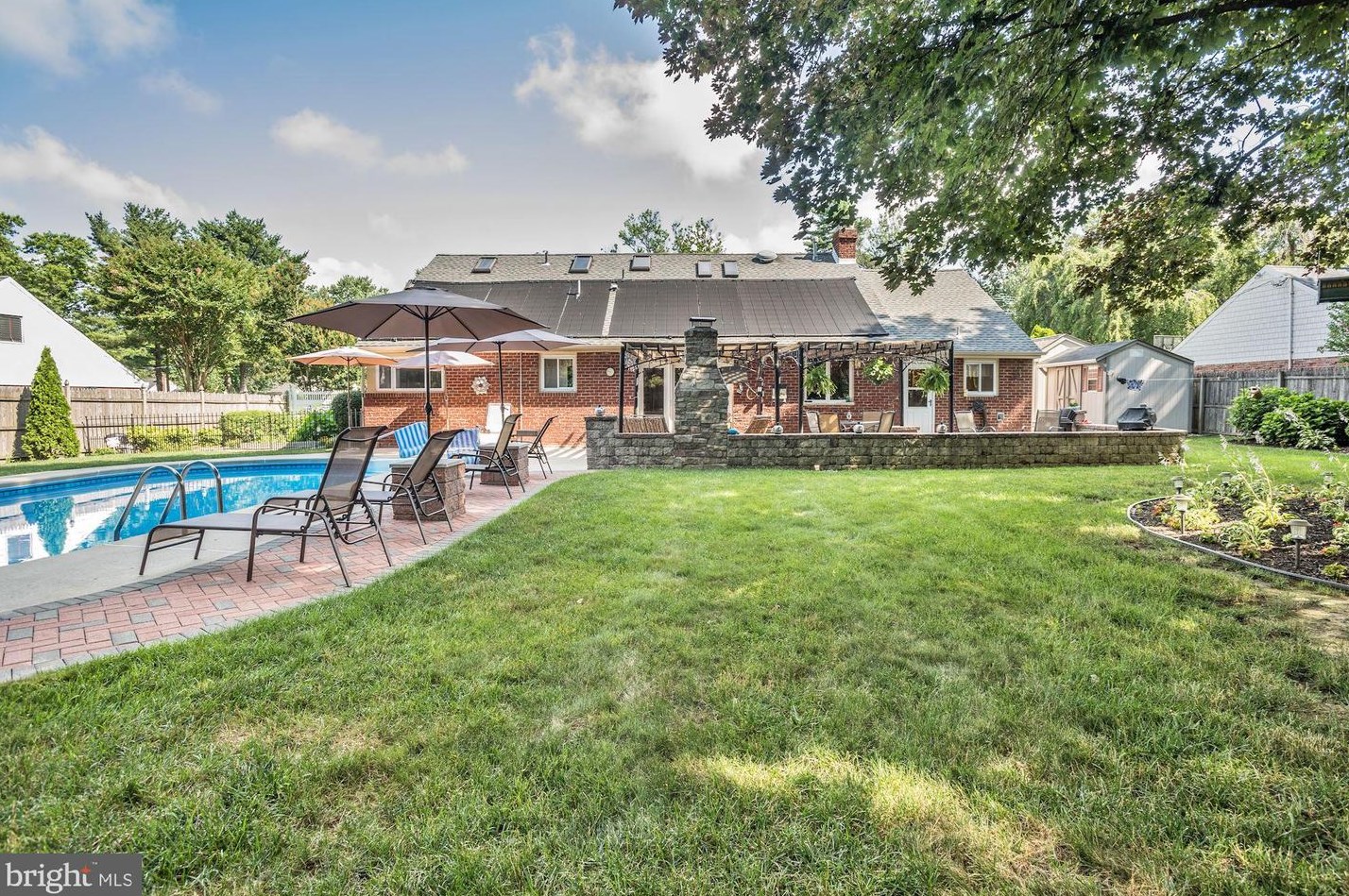 602 Camden Ave, Moorestown NJ  08057-2242 exterior